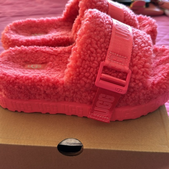 Ugg Fluffita - Picture 3 of 7